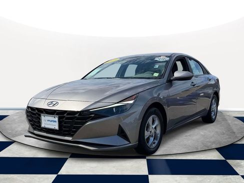 Certified 2023 Hyundai Elantra SE w/ Preferred Accessory Package FWD image 3