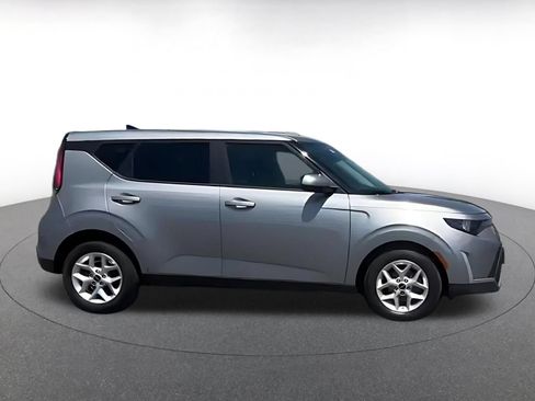 Used 2025 Kia Soul LX w/ LX Technology Package FWD image 12