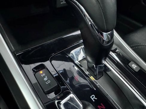 Used 2017 Honda Accord Touring image 32
