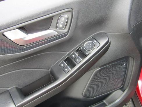 Used 2025 Ford Escape ST-Line Select AWD/4WD image 17