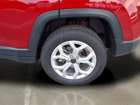 Used 2025 Jeep Compass Latitude w/ Convenience Group AWD/4WD image 22