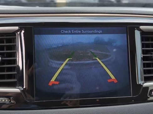 Used 2017 Chrysler Pacifica Touring w/ Tire & Wheel Group FWD image 19