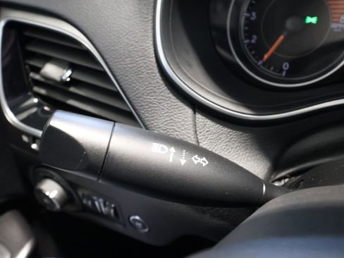 Used 2020 Jeep Cherokee Limited image 15