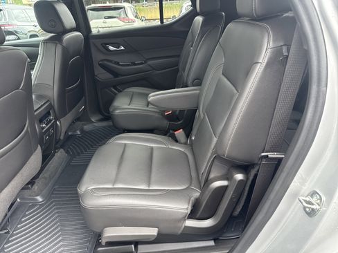 Used 2022 Chevrolet Traverse LT w/ LT Premium Package AWD/4WD image 13
