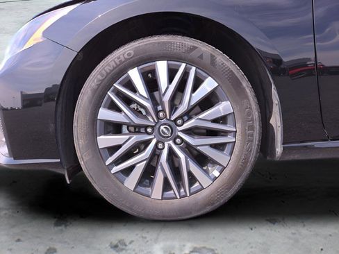 Used 2025 Nissan Altima 2.5 SV FWD image 18