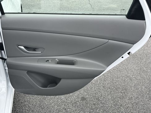 Used 2025 Hyundai Elantra Sport image 18