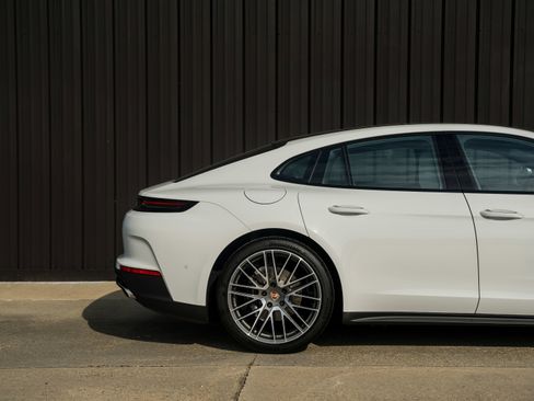 New 2026 Porsche Panamera image 14