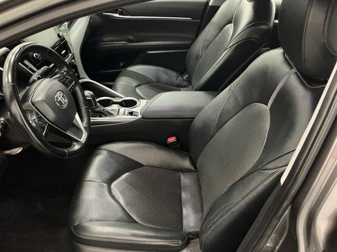 Used 2021 Toyota Camry XLE FWD image 9