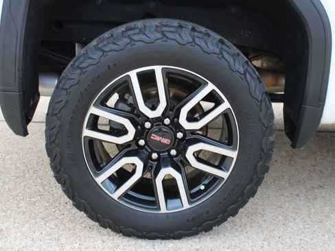 Used 2022 GMC Sierra 1500 AT4 w/ AT4 Premium Package image 21