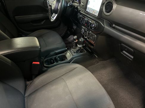 Certified 2022 Jeep Wrangler Unlimited Sahara w/ Cold Weather Group AWD/4WD image 15