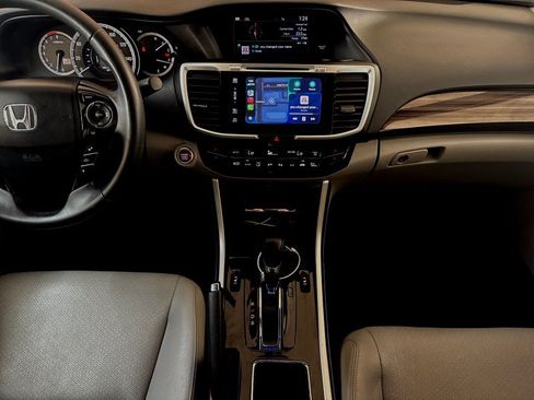 Used 2017 Honda Accord Touring image 20