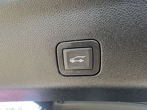 Used 2025 GMC Yukon Denali w/ Sun & Power Step Package image 39