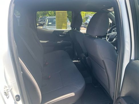 Used 2019 Toyota Tacoma TRD Off-Road w/ Technology Package AWD/4WD image 17