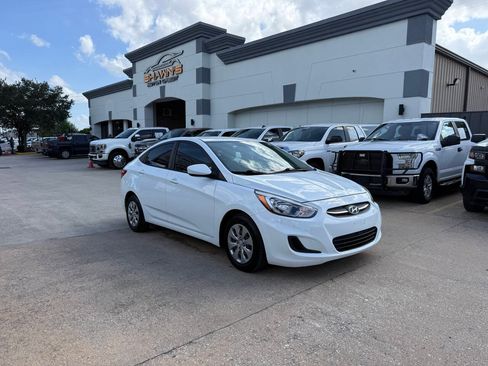Used 2017 Hyundai Accent SE FWD image 2