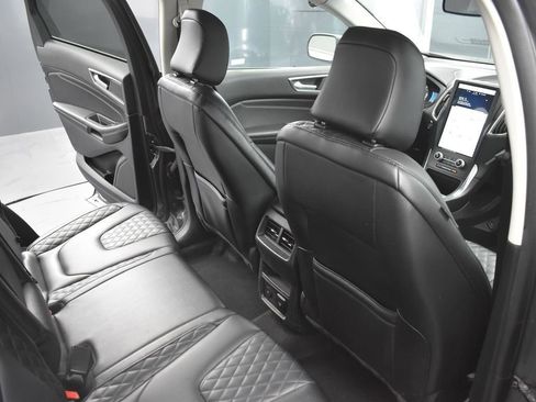 Used 2024 Ford Edge Titanium image 17