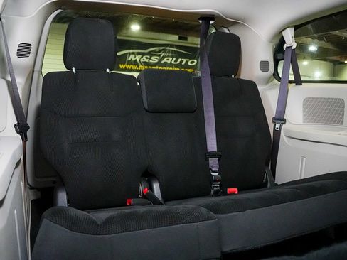 Used 2017 Dodge Grand Caravan SE w/ Power Window Group FWD image 19