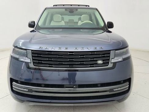 Used 2024 Land Rover Range Rover SE AWD/4WD image 2