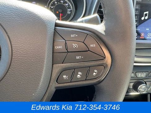 Used 2022 Jeep Cherokee Trailhawk w/ Technology Group B image 28