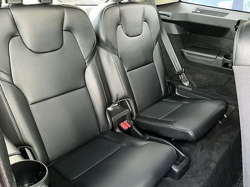 Used 2020 Volvo XC90 T5 Momentum w/ Protection Package Premier image 19