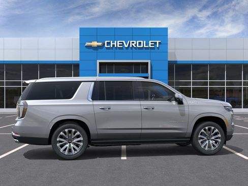 New 2026 Chevrolet Suburban High Country AWD/4WD image 5