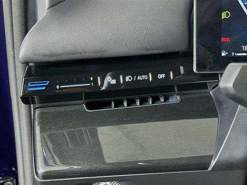 Used 2024 BMW 530i w/ Premium Package image 17