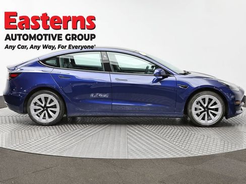 Used 2022 Tesla Model 3 Standard Range image 4