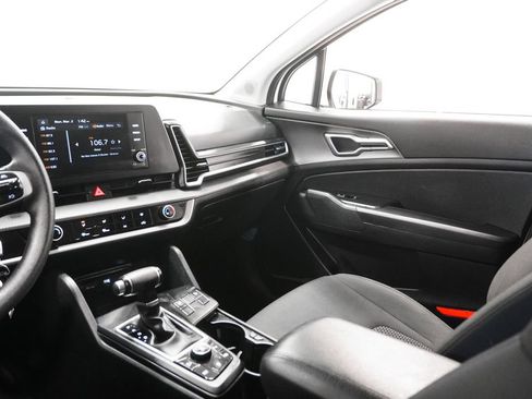 Used 2023 Kia Sportage LX image 17