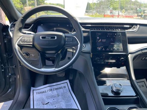 Used 2025 Jeep Grand Cherokee L Laredo w/ Luxury Tech Group I AWD/4WD image 14