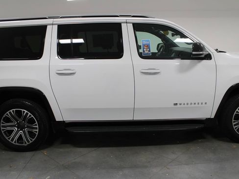 Used 2023 Jeep Wagoneer L Series II image 11