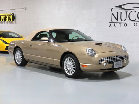Used 2005 Ford Thunderbird image 32