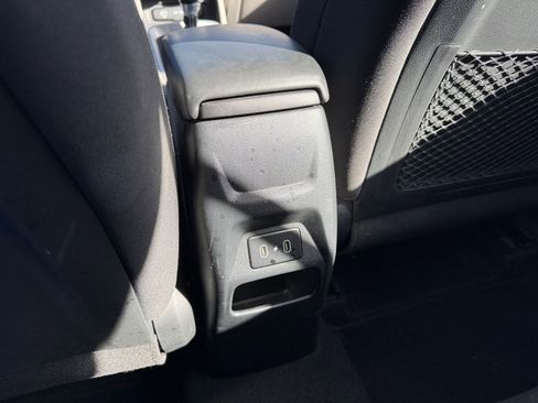 Used 2025 Hyundai Venue SEL image 24