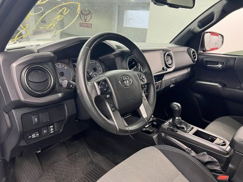 Used 2021 Toyota Tacoma TRD Off-Road image 7