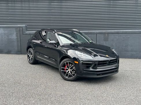 Certified 2023 Porsche Macan S AWD/4WD image 12