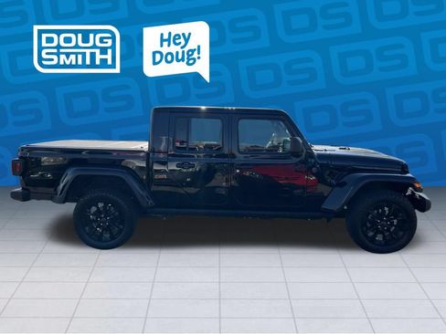 Used 2024 Jeep Gladiator Sport AWD/4WD image 6