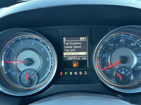Used 2014 Chrysler Town & Country Touring FWD image 27