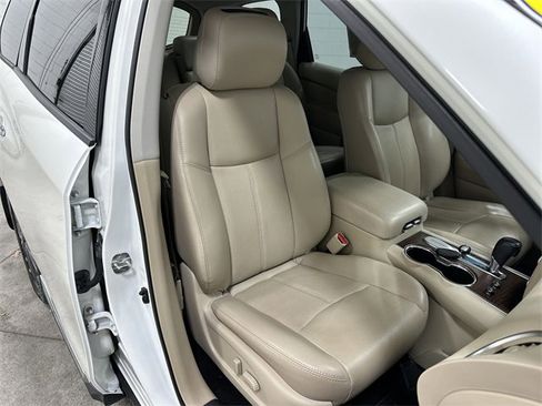 Used 2017 Nissan Pathfinder Platinum image 33