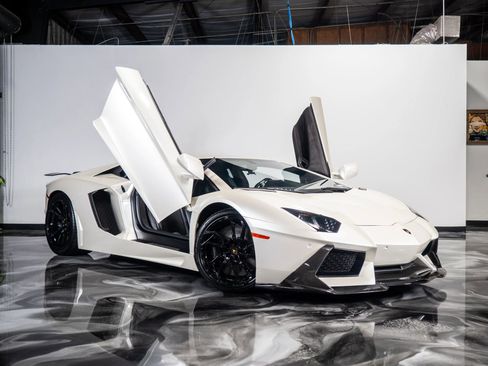 Used 2015 Lamborghini Aventador LP 700-4 image 2