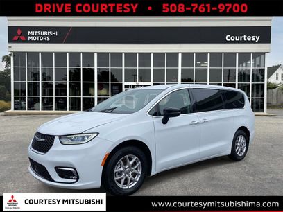 Used 2024 Chrysler Pacifica Touring-L