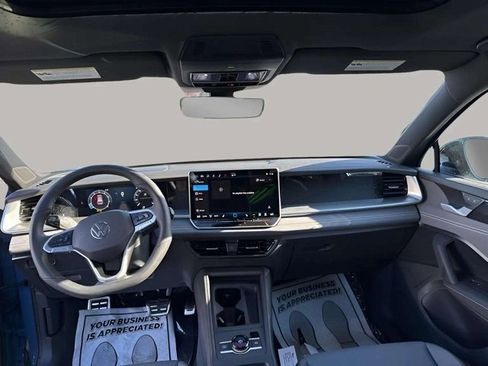 New 2025 Volkswagen Tiguan SE R-Line image 9