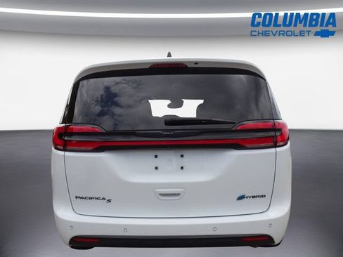 Used 2024 Chrysler Pacifica Limited w/ Uconnect Theater Family Group FWD image 4