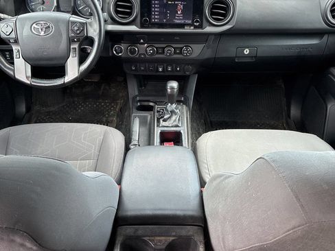 Used 2019 Toyota Tacoma TRD Off-Road w/ Technology Package AWD/4WD image 9