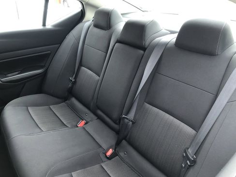 Used 2025 Nissan Altima 2.5 SV image 10