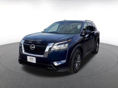 Used 2025 Nissan Pathfinder SV image 7