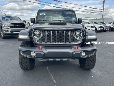 Used 2025 Jeep Gladiator Mojave w/ Convenience Group image 3