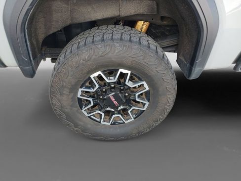 Used 2024 GMC Sierra 2500 AT4X AWD/4WD image 8