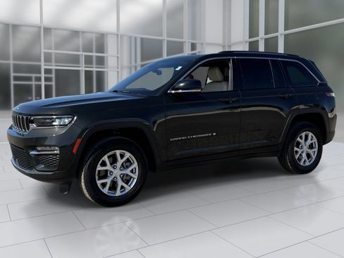 Used 2023 Jeep Grand Cherokee Limited w/ Trailer Tow Prep Group (B) RWD image 2