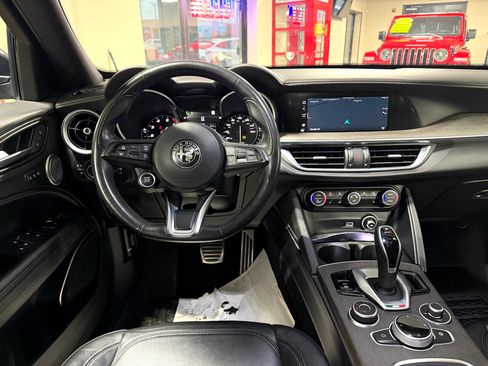 Used 2022 Alfa Romeo Stelvio Ti image 11