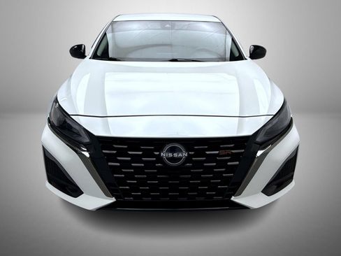 Used 2023 Nissan Altima 2.5 SR FWD image 2