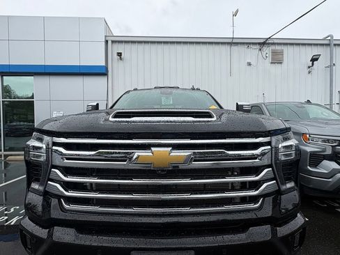 Used 2024 Chevrolet Silverado 3500 High Country w/ High Country Premium Package AWD/4WD image 5