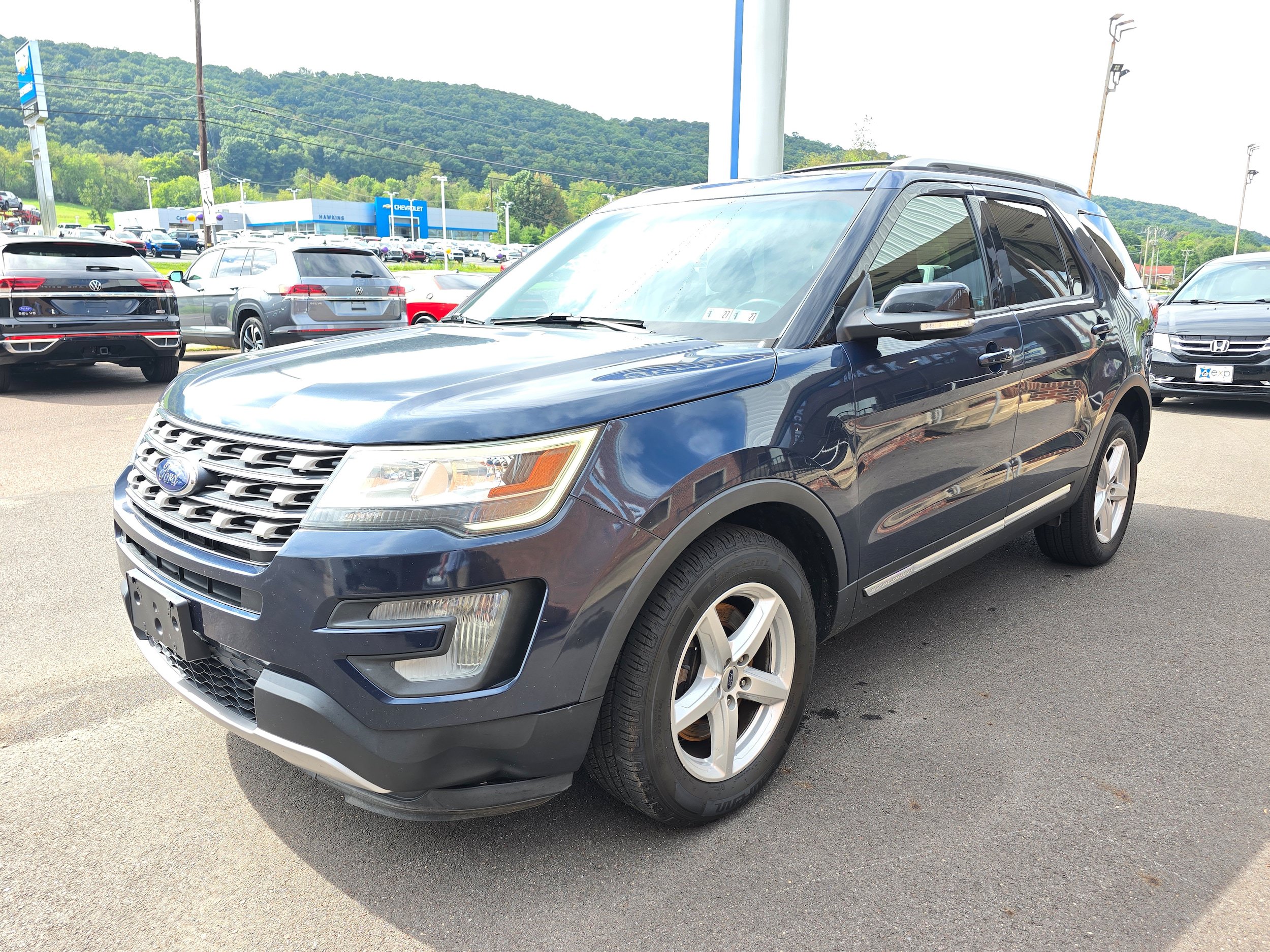 Used 2016 Ford Explorer XLT w/ Equipment Group 201A AWD/4WD image 3